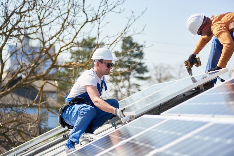 Residential Solar Panel Crew